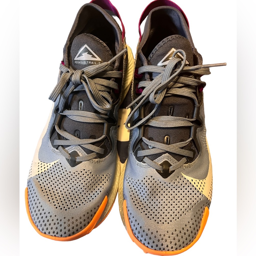 Women Nike Trail Pegasus size 9.5 perfect conditions, only used once.